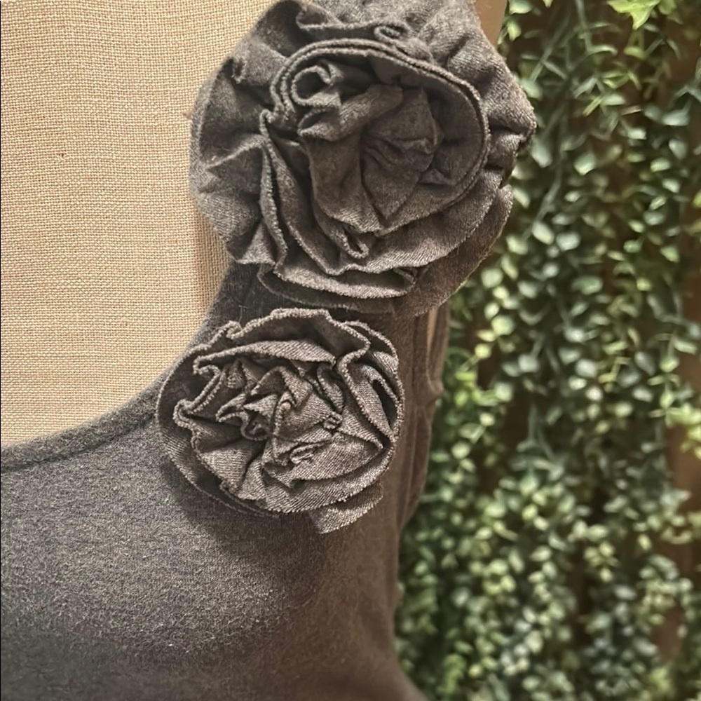 Gray Sleeveless Dress - Picture 2 of 3